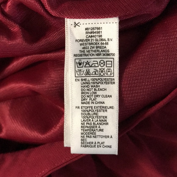 Red mini skirt - Picture 3 of 3